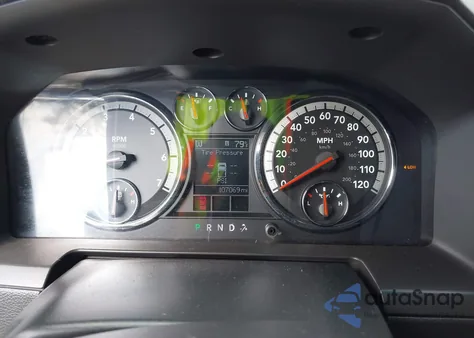 2010 Dodge Ram 1500 z USA, uszkodzony, nr VIN 1D7RV1GT0AS224847